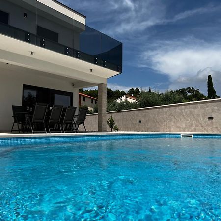 Villa Mare - Modern Villa With Swimming Pool And Jacuzzi Pula Luaran gambar